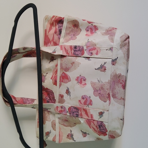 Water Resistant Floral Toe Bag - Picture 2 of 3